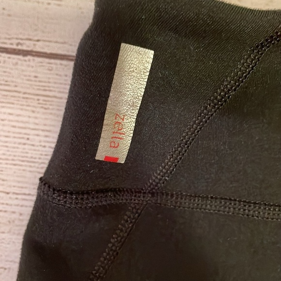 EUC Women’s Zella Capri Leggings in 2X​​ - Picture 4 of 4